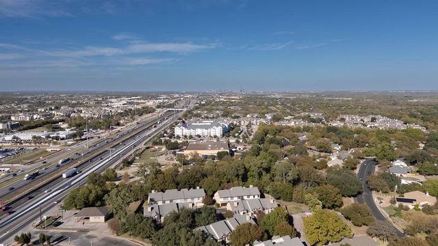 10819 Crown Colony DR 40, Austin, TX 78747
