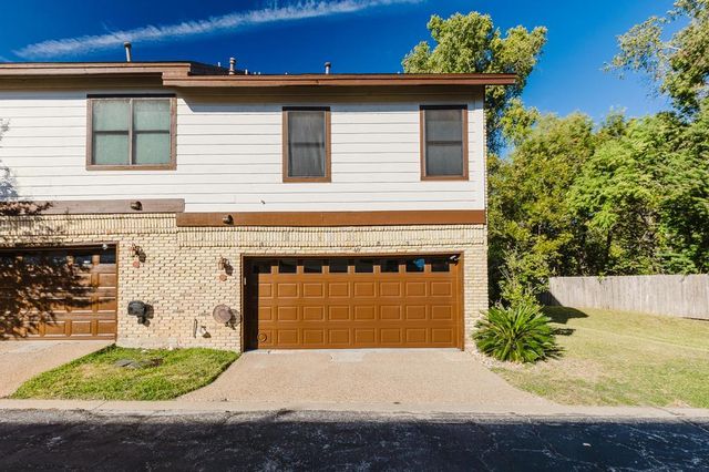 10819 Crown Colony DR 40, Austin, TX 78747