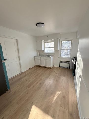 165-25 Union Turnpike, Fresh Meadows, NY 11366