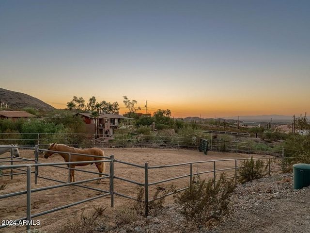 2715 W CHEYENNE Drive, Laveen, AZ 85339