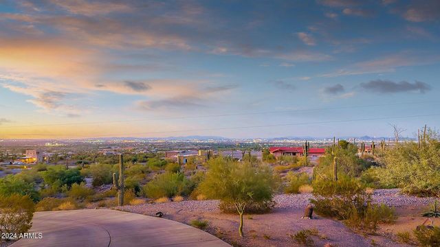 2715 W CHEYENNE Drive, Laveen, AZ 85339