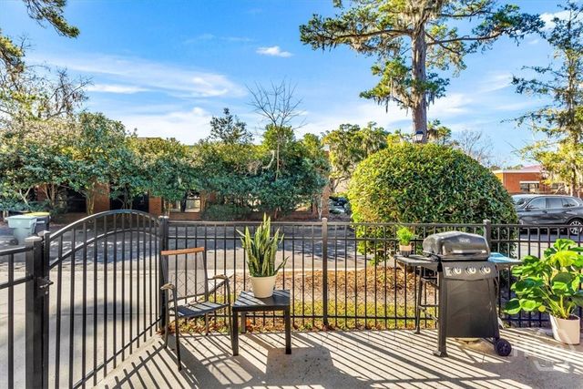 6 Roundtree Circle, Savannah, GA 31405