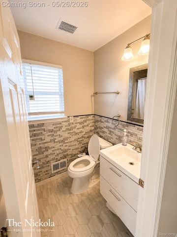 3132 LOUIS Drive, Troy, MI 48083