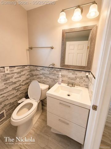3132 LOUIS Drive, Troy, MI 48083