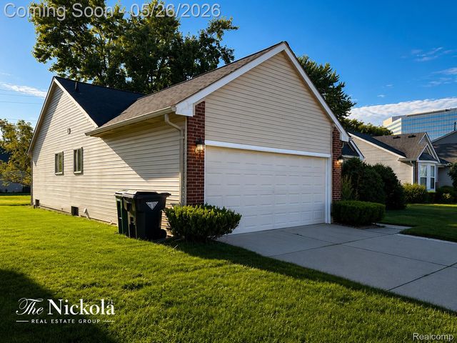 3132 LOUIS Drive, Troy, MI 48083