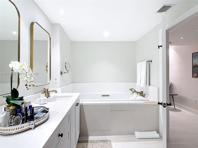 445 Grand Bay Drive 418, Key Biscayne, FL 33149