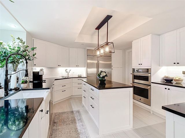 445 Grand Bay Drive 418, Key Biscayne, FL 33149