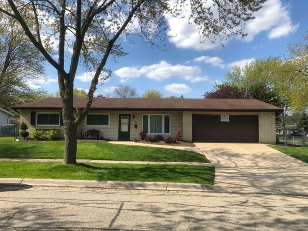 1126 Parkview Drive, Hanover Park, IL 60133