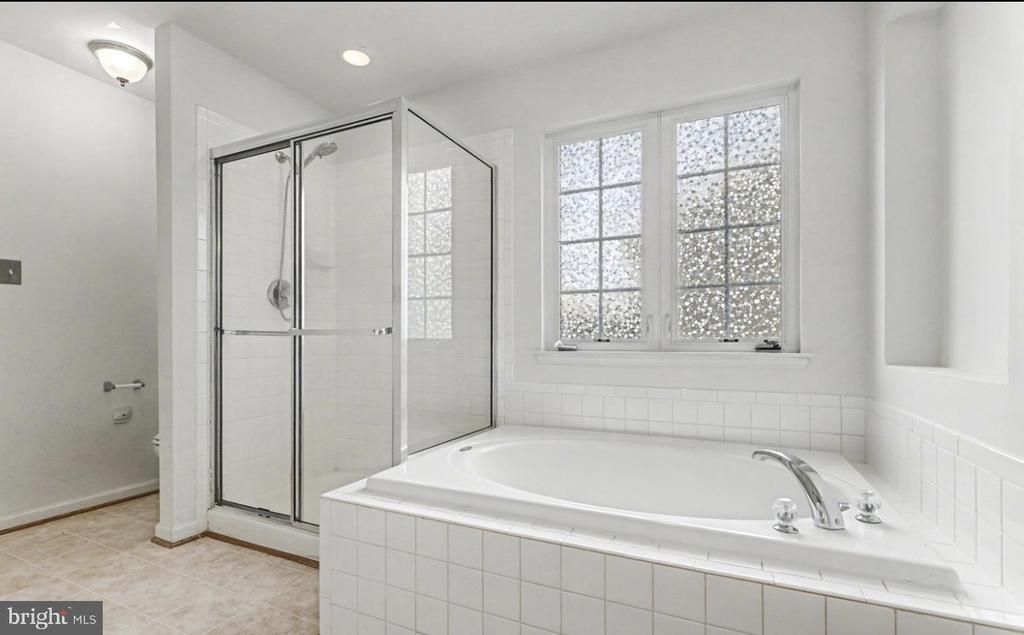 9613 LAUREL OAK DR, Fredericksburg, VA 22407