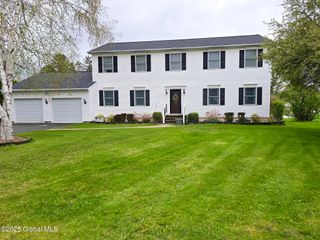 111 Windswept Drive E, Amsterdam, NY 12010