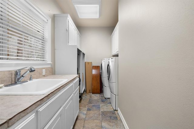 601 Country Club Court, La Grange, TX 78946