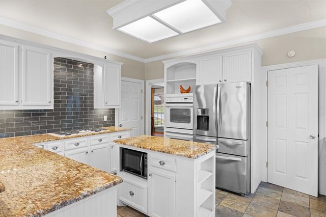 601 Country Club Court, La Grange, TX 78946