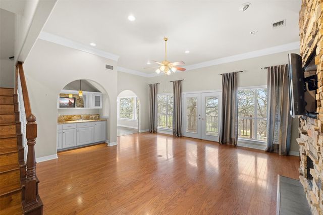 601 Country Club Court, La Grange, TX 78946