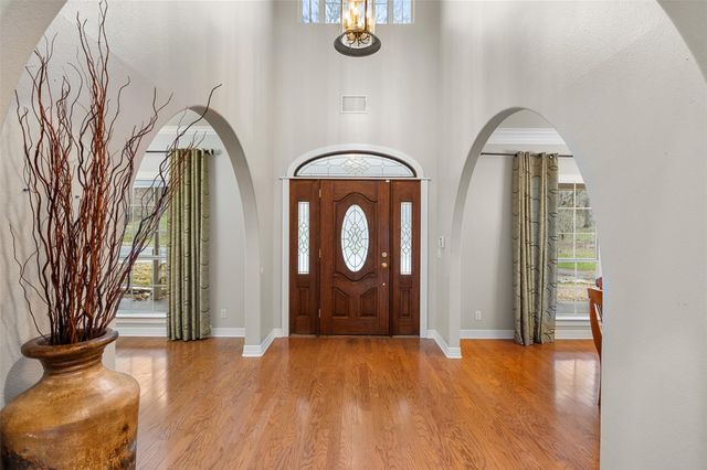 601 Country Club Court, La Grange, TX 78946