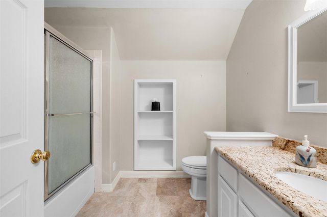 601 Country Club Court, La Grange, TX 78946