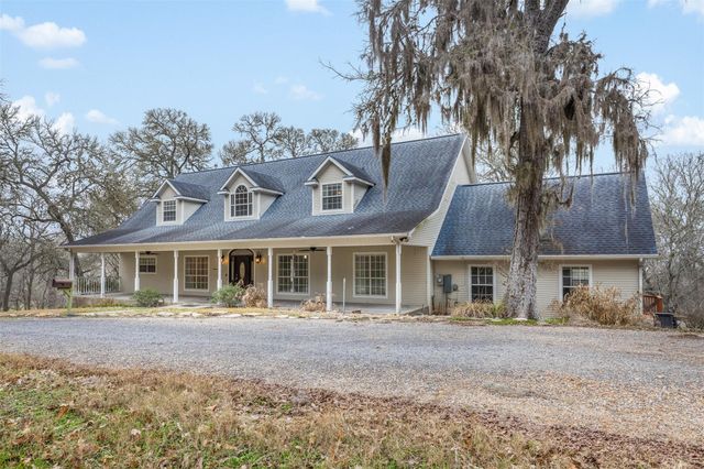 601 Country Club Court, La Grange, TX 78946