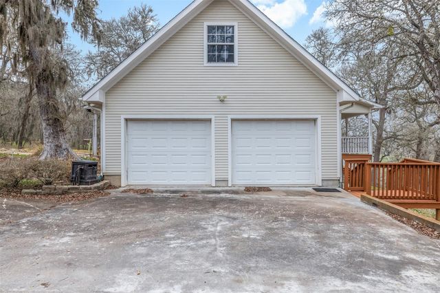 601 Country Club Court, La Grange, TX 78946