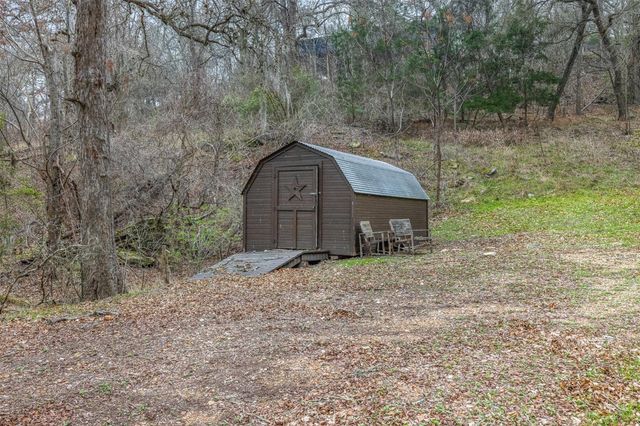 601 Country Club Court, La Grange, TX 78946