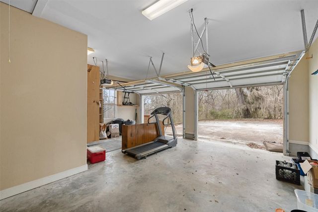 601 Country Club Court, La Grange, TX 78946