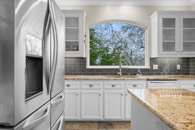 601 Country Club Court, La Grange, TX 78946