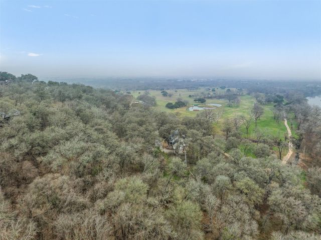 601 Country Club Court, La Grange, TX 78946