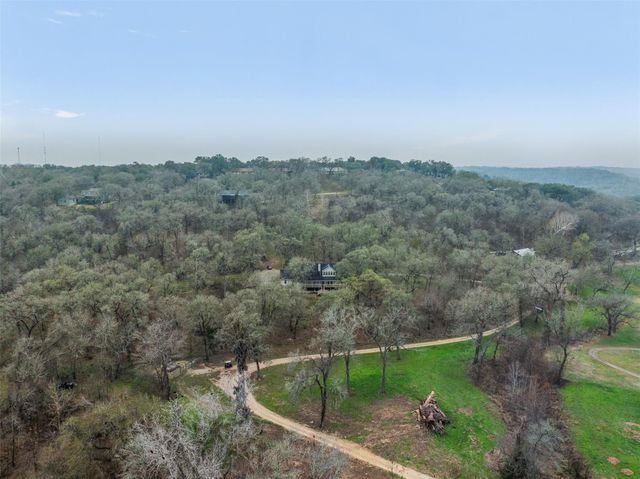 601 Country Club Court, La Grange, TX 78946