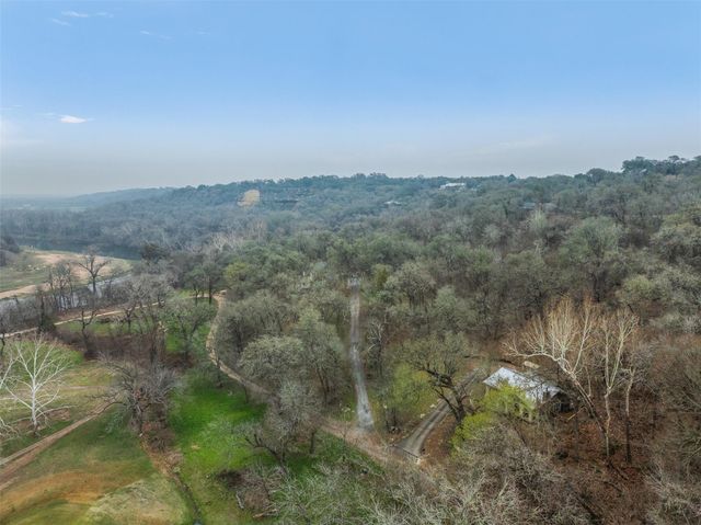 601 Country Club Court, La Grange, TX 78946