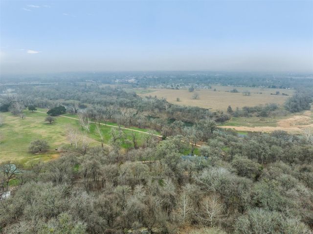 601 Country Club Court, La Grange, TX 78946