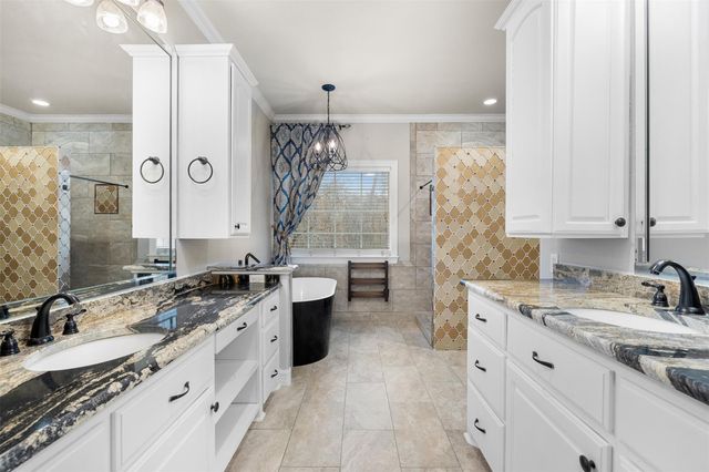 601 Country Club Court, La Grange, TX 78946