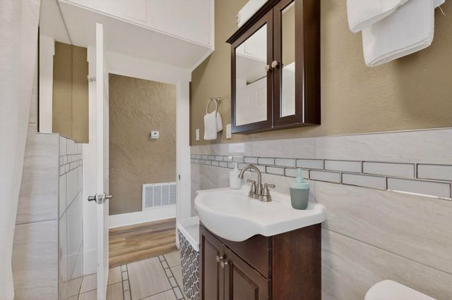 321 Columbia Drive SE, Albuquerque, NM 87106