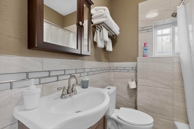 321 Columbia Drive SE, Albuquerque, NM 87106