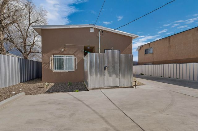 321 Columbia Drive SE, Albuquerque, NM 87106