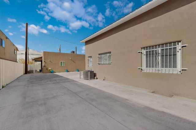 321 Columbia Drive SE, Albuquerque, NM 87106