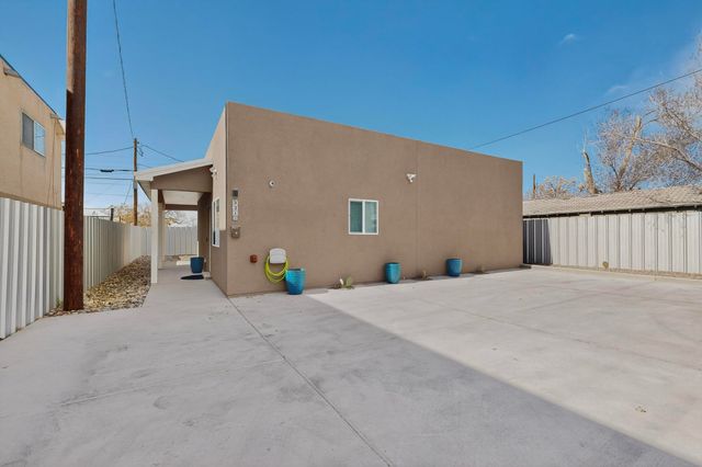 321 Columbia Drive SE, Albuquerque, NM 87106