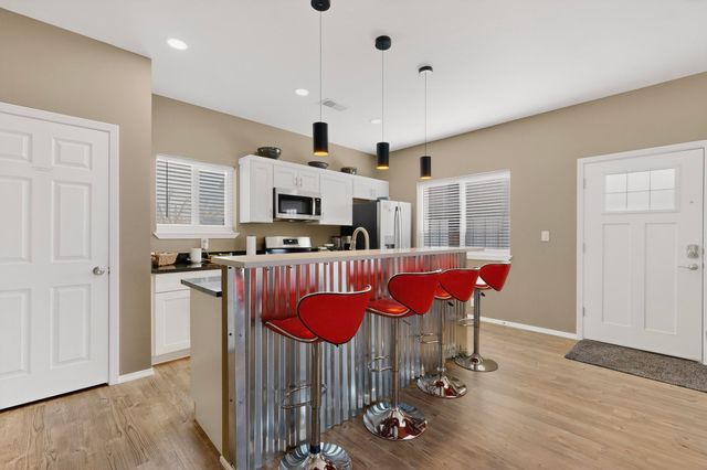 321 Columbia Drive SE, Albuquerque, NM 87106