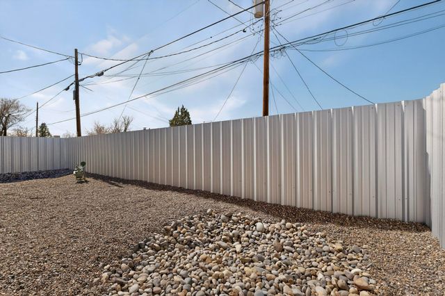 321 Columbia Drive SE, Albuquerque, NM 87106