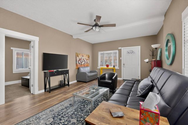 321 Columbia Drive SE, Albuquerque, NM 87106