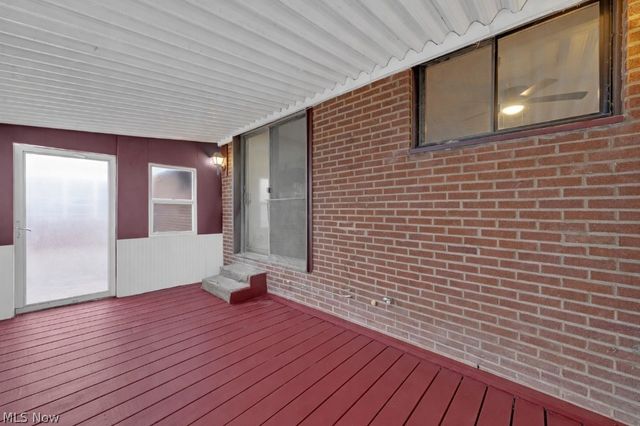 6377 Ledgebrook Drive, Brook Park, OH 44142