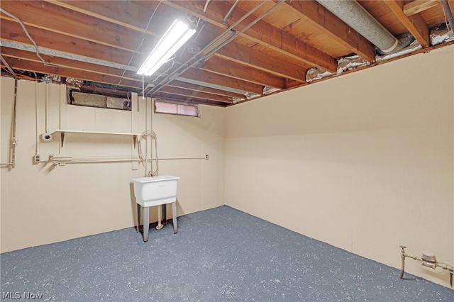 6377 Ledgebrook Drive, Brook Park, OH 44142