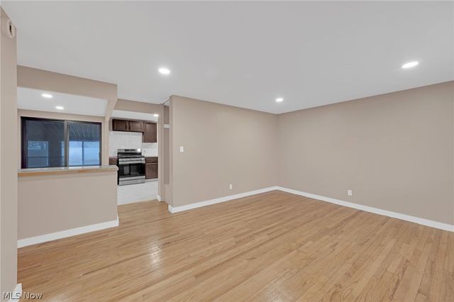 6377 Ledgebrook Drive, Brook Park, OH 44142