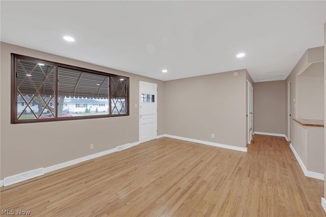 6377 Ledgebrook Drive, Brook Park, OH 44142