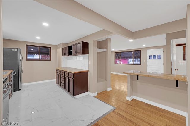 6377 Ledgebrook Drive, Brook Park, OH 44142