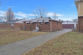 6377 Ledgebrook Drive, Brook Park, OH 44142