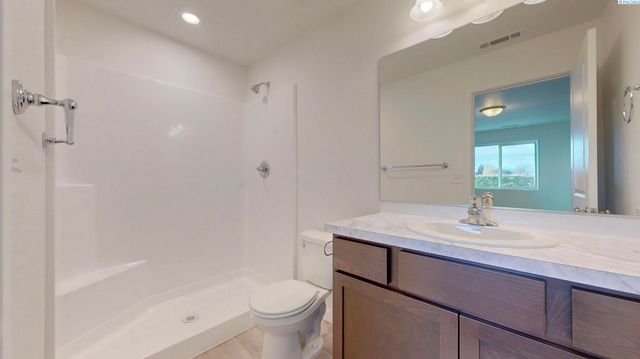 4744 W Quinault Place, Kennewick, WA 99336