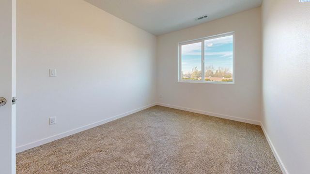 4744 W Quinault Place, Kennewick, WA 99336