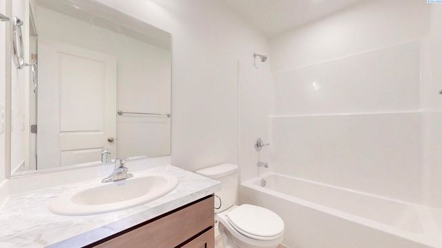 4744 W Quinault Place, Kennewick, WA 99336