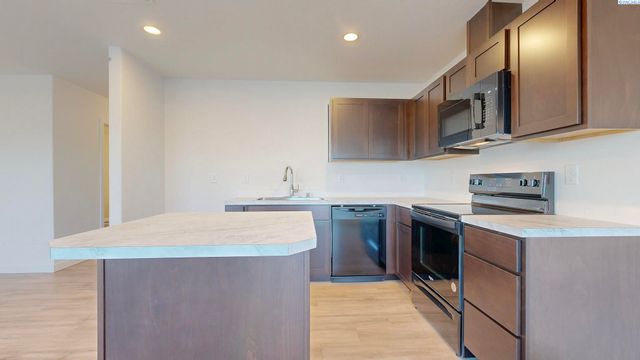 4744 W Quinault Place, Kennewick, WA 99336