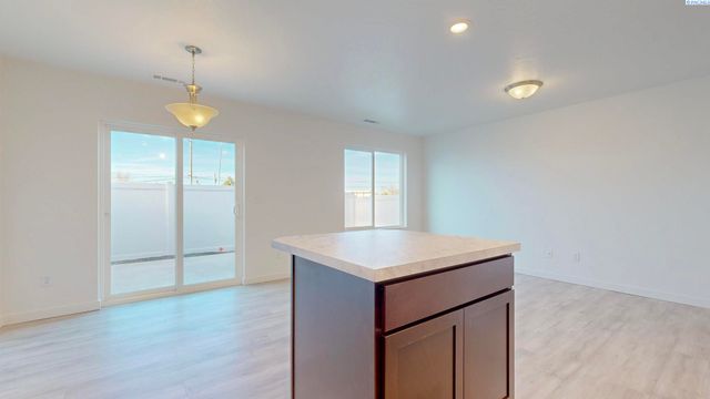 4744 W Quinault Place, Kennewick, WA 99336