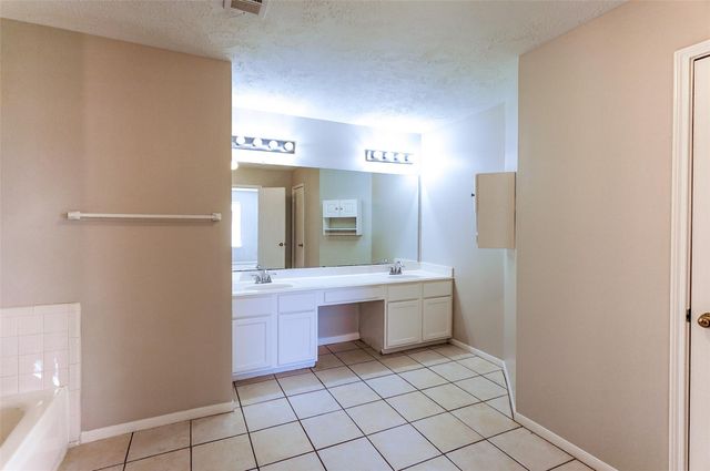 2103 Charlton House Lane, Katy, TX 77493