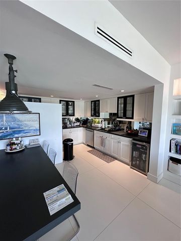 166 HARBOR DR 6B, Key Biscayne, FL 33149